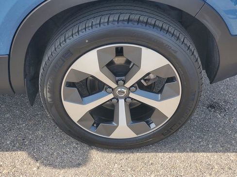 Used 2025 Volvo XC40 B5 Plus AWD/4WD image 7