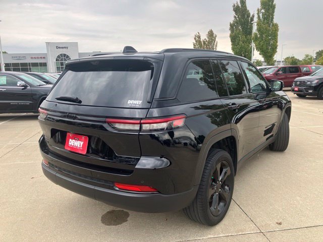 Certified 2024 Jeep Grand Cherokee Limited w/ Luxury Tech Group II AWD/4WD image 6