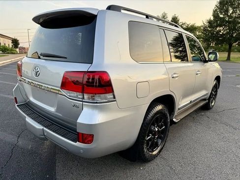 Used 2017 Toyota Land Cruiser image 8