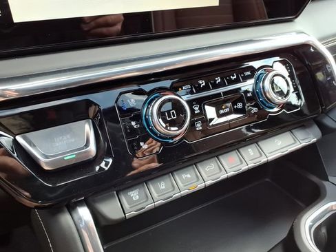 New 2026 GMC Sierra 2500 Denali Ultimate AWD/4WD image 39
