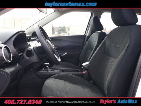 Used 2024 Nissan Kicks SV image 5