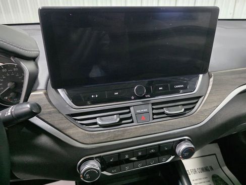 Used 2023 Nissan Altima 2.5 SV w/ SV Premium Package AWD/4WD image 11
