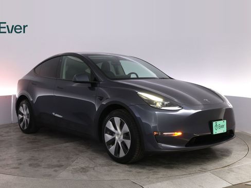 Used 2023 Tesla Model Y Long Range AWD/4WD image 13