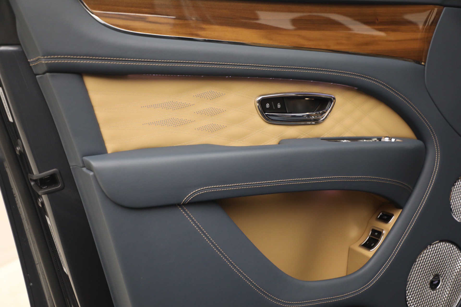Certified 2026 Bentley Bentayga Extended Wheelbase AWD/4WD image 21
