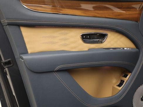 Certified 2026 Bentley Bentayga Extended Wheelbase AWD/4WD image 21