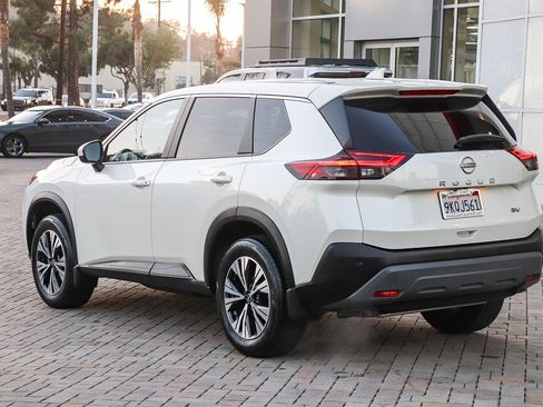 Used 2023 Nissan Rogue SV image 9