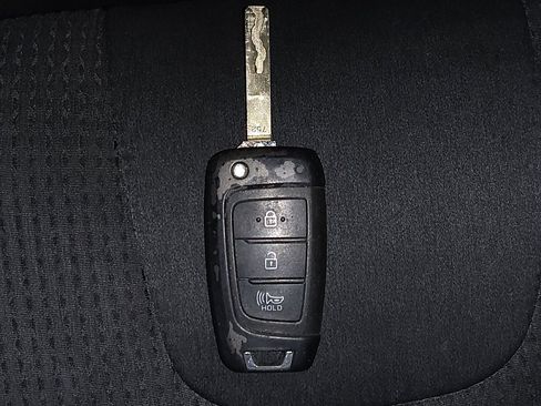 Used 2020 Hyundai Santa Fe SE w/ Cargo Package image 32