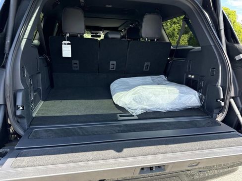 New 2025 Lincoln Navigator L Reserve w/ Jet Appearance Package image 11