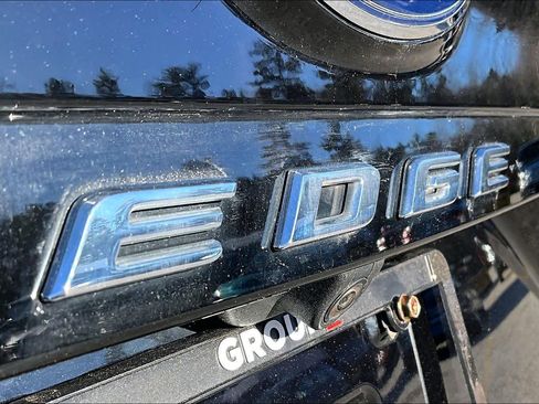 Used 2023 Ford Edge Titanium image 9