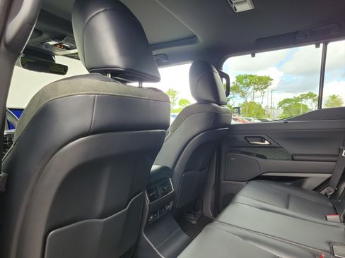 Used 2026 Lexus GX 550 w/ Accessory Package (CT) AWD/4WD image 13