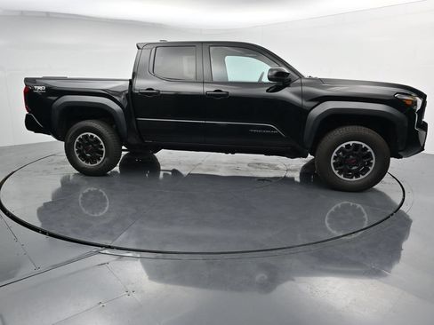 Used 2024 Toyota Tacoma TRD Off-Road AWD/4WD image 9