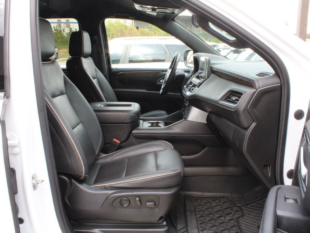 Used 2023 Chevrolet Suburban Premier AWD/4WD image 16