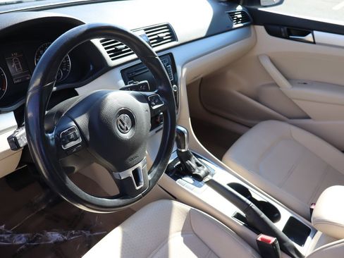 Used 2013 Volkswagen Passat TDI SE image 9