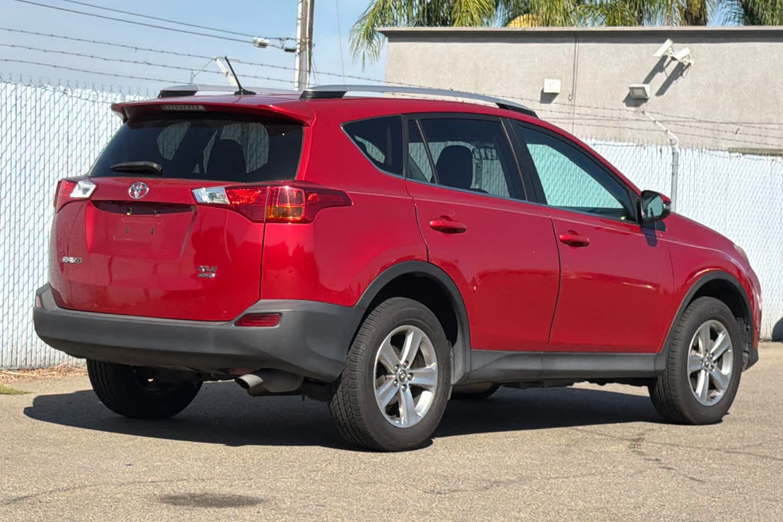 Used 2015 Toyota RAV4 XLE AWD/4WD image 3