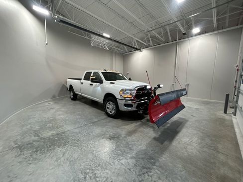 New 2024 RAM 2500 Tradesman w/ Chrome Appearance Group image 4