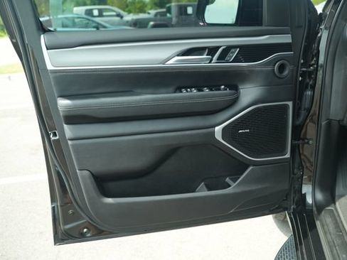 Used 2024 Jeep Wagoneer L Series II w/ Convenience Group I AWD/4WD image 15