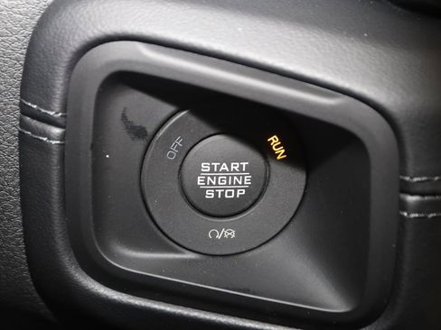 Used 2025 Jeep Gladiator Mojave image 28