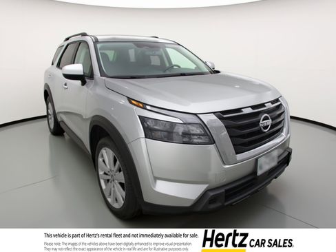 Used 2025 Nissan Pathfinder SV image 1