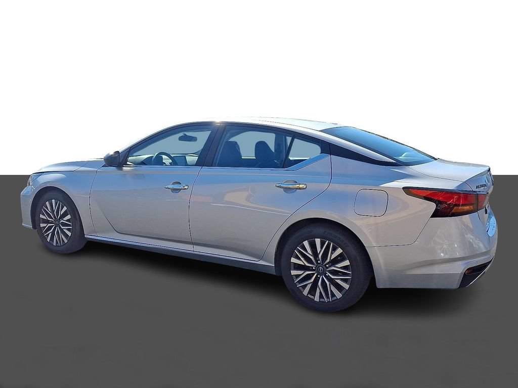 Used 2024 Nissan Altima 2.5 SV FWD image 5