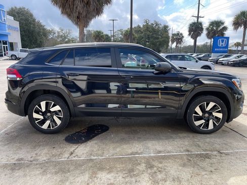 Used 2025 Volkswagen Atlas Cross Sport SE image 4