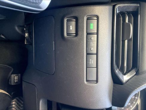 Used 2024 Nissan Sentra SR w/ SR Premium Package FWD image 34