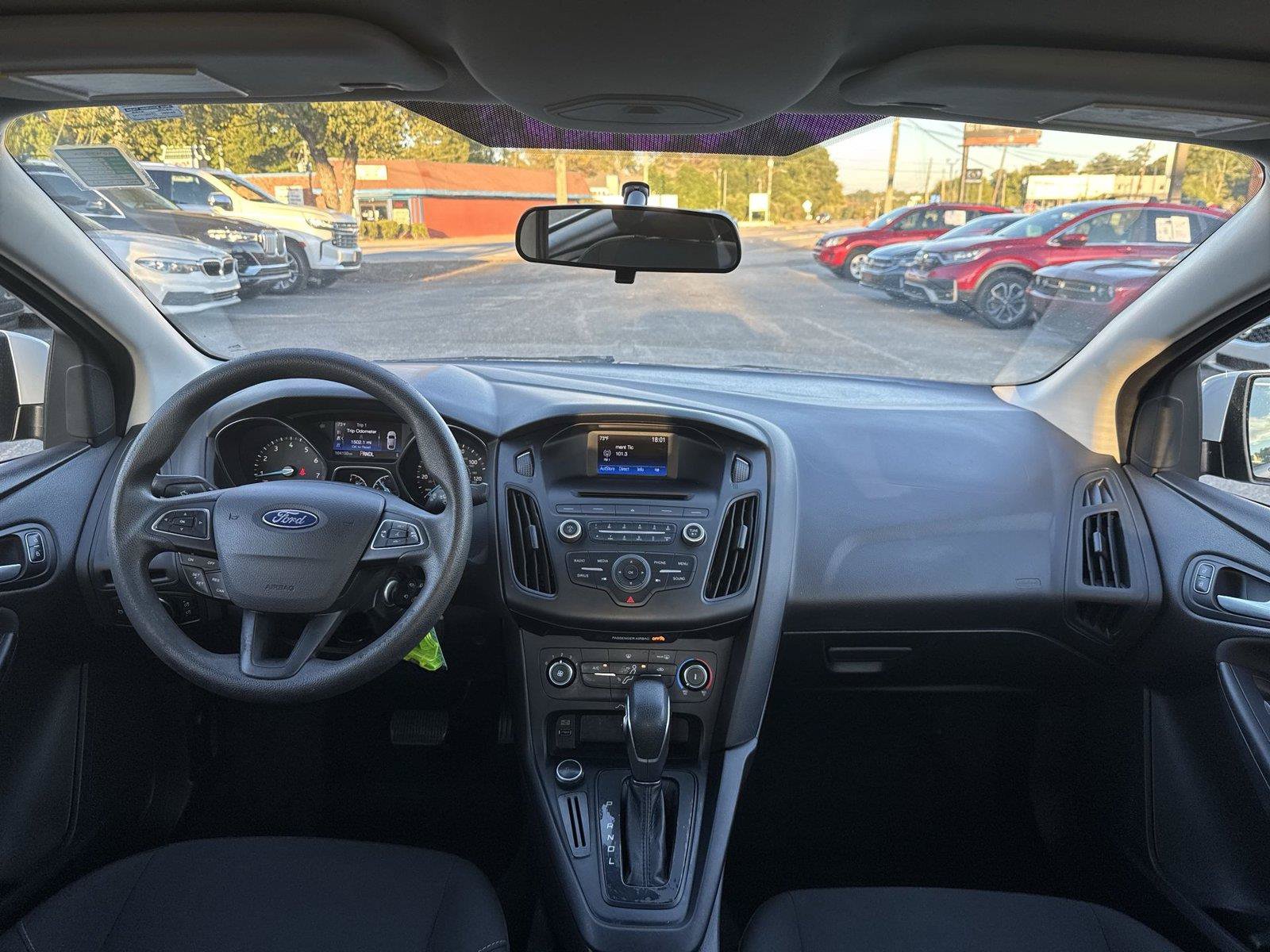 Used 2017 Ford Focus SE FWD image 2