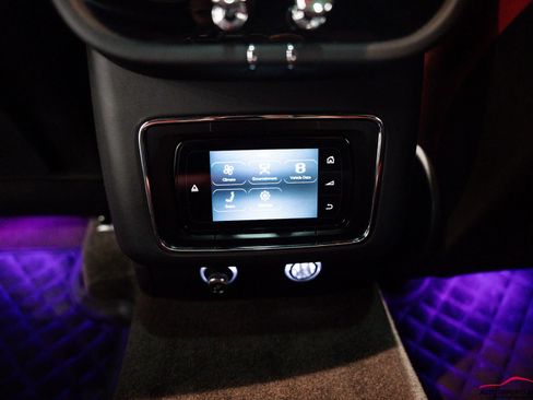 Used 2018 Bentley Bentayga image 61