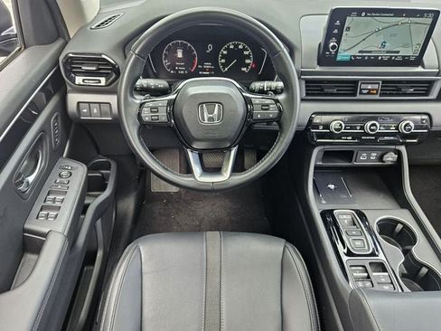 Used 2024 Honda Pilot Touring image 13