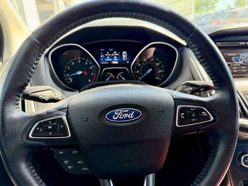 Used 2015 Ford Focus Titanium FWD image 34