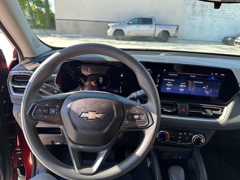 Used 2025 Chevrolet TrailBlazer LS w/ LS Convenience Package FWD image 21