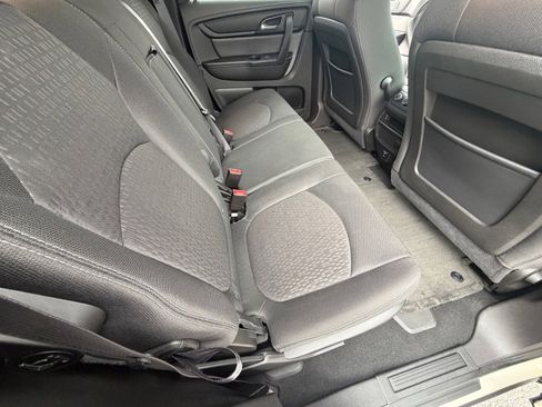 Used 2015 GMC Acadia SLE image 28