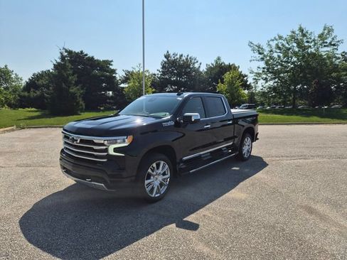 Used 2023 Chevrolet Silverado 1500 High Country w/ High Country Premium Package AWD/4WD image 1