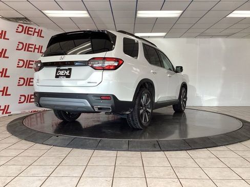 Used 2023 Honda Pilot Touring image 7