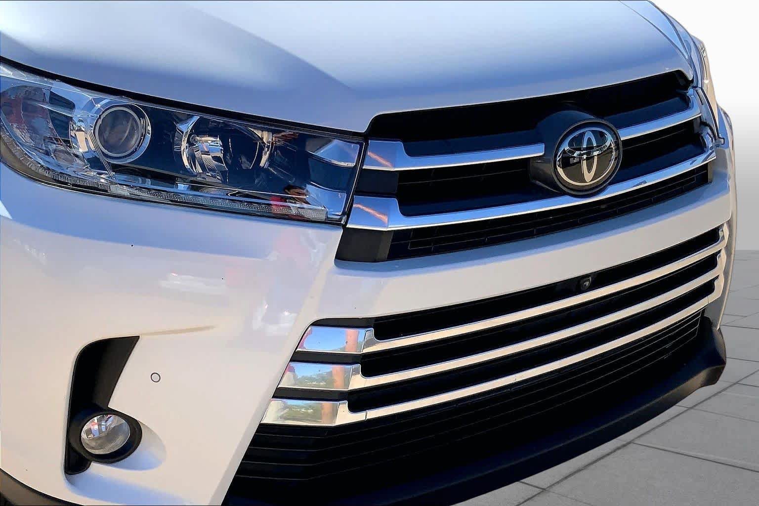 Used 2018 Toyota Highlander Limited Platinum AWD/4WD image 28