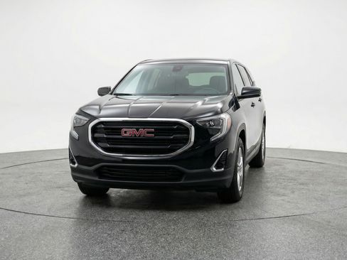Used 2024 GMC Terrain SLE image 2