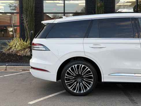 Used 2023 Lincoln Aviator Black Label w/ Class IV Trailer Tow Package image 22