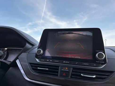 Used 2024 Nissan Altima 2.5 SV image 19