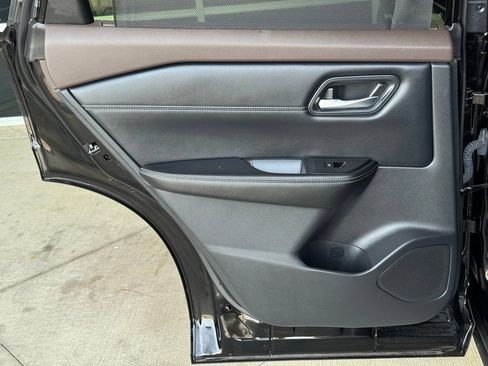 Used 2023 Nissan Rogue SV w/ SV Premium B Package FWD image 22