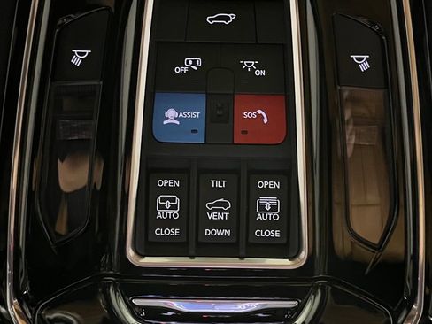 Used 2022 Jeep Grand Cherokee Summit w/ Luxury Tech Group V AWD/4WD image 42