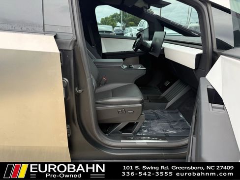 Used 2024 Tesla Cybertruck AWD Crew Cab image 26