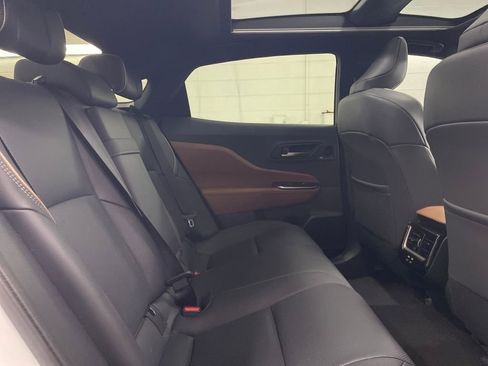 Used 2025 Toyota Crown Limited image 29