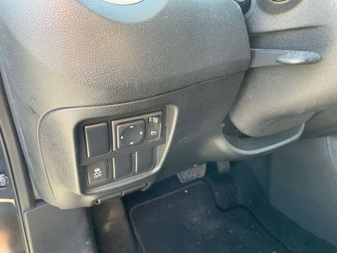 Used 2011 Nissan Juke SV FWD image 12