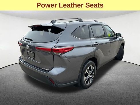 Used 2023 Toyota Highlander XLE AWD/4WD image 10