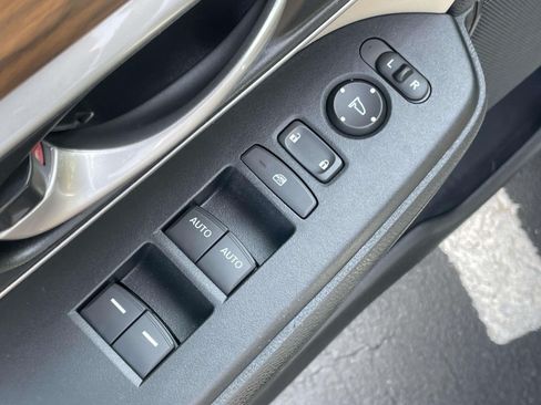 Used 2018 Honda CR-V Touring image 18