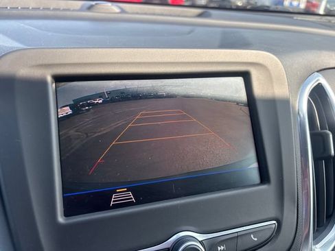 Used 2021 Chevrolet Equinox LT AWD/4WD image 23