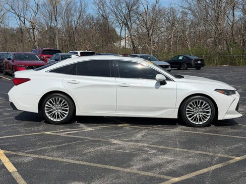 Used 2019 Toyota Avalon Limited FWD image 3
