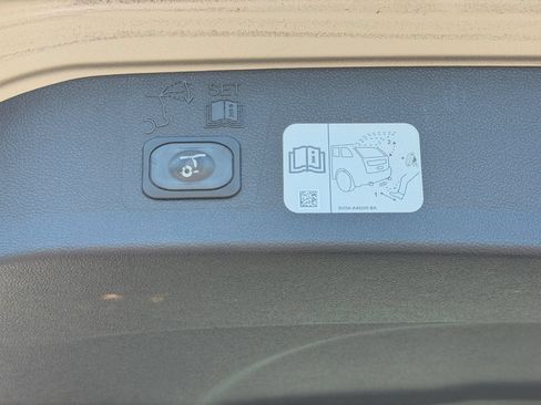 Used 2017 Ford Escape Titanium AWD/4WD image 21