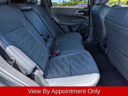 Used 2025 Mitsubishi Outlander SE AWD/4WD image 29