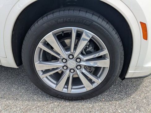 Used 2024 Cadillac XT6 Premium Luxury AWD/4WD image 11
