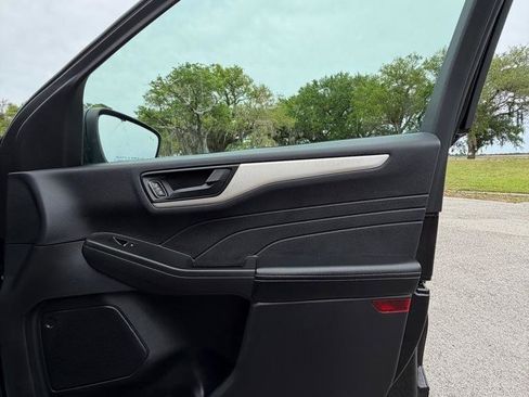 Used 2022 Ford Escape SE image 13